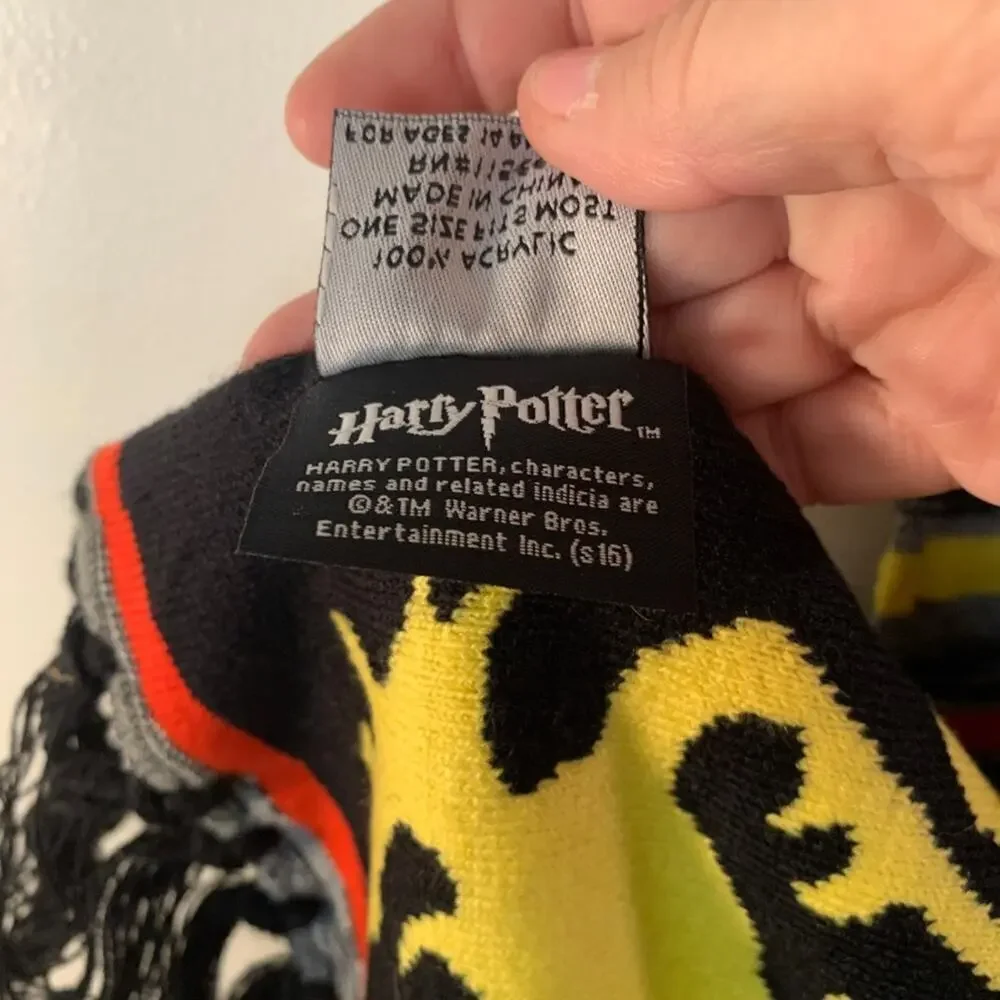 HARRY POTTER Unisex Knit “Gryffindor” Scarf